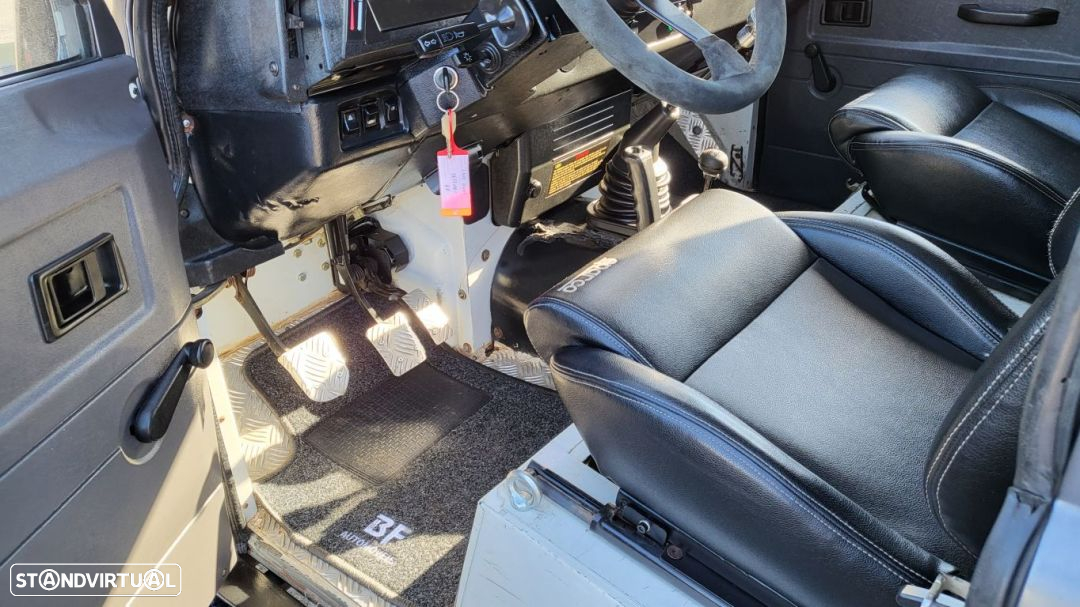 Land Rover Defender 90 2.5 TD5 Metal Top - 45