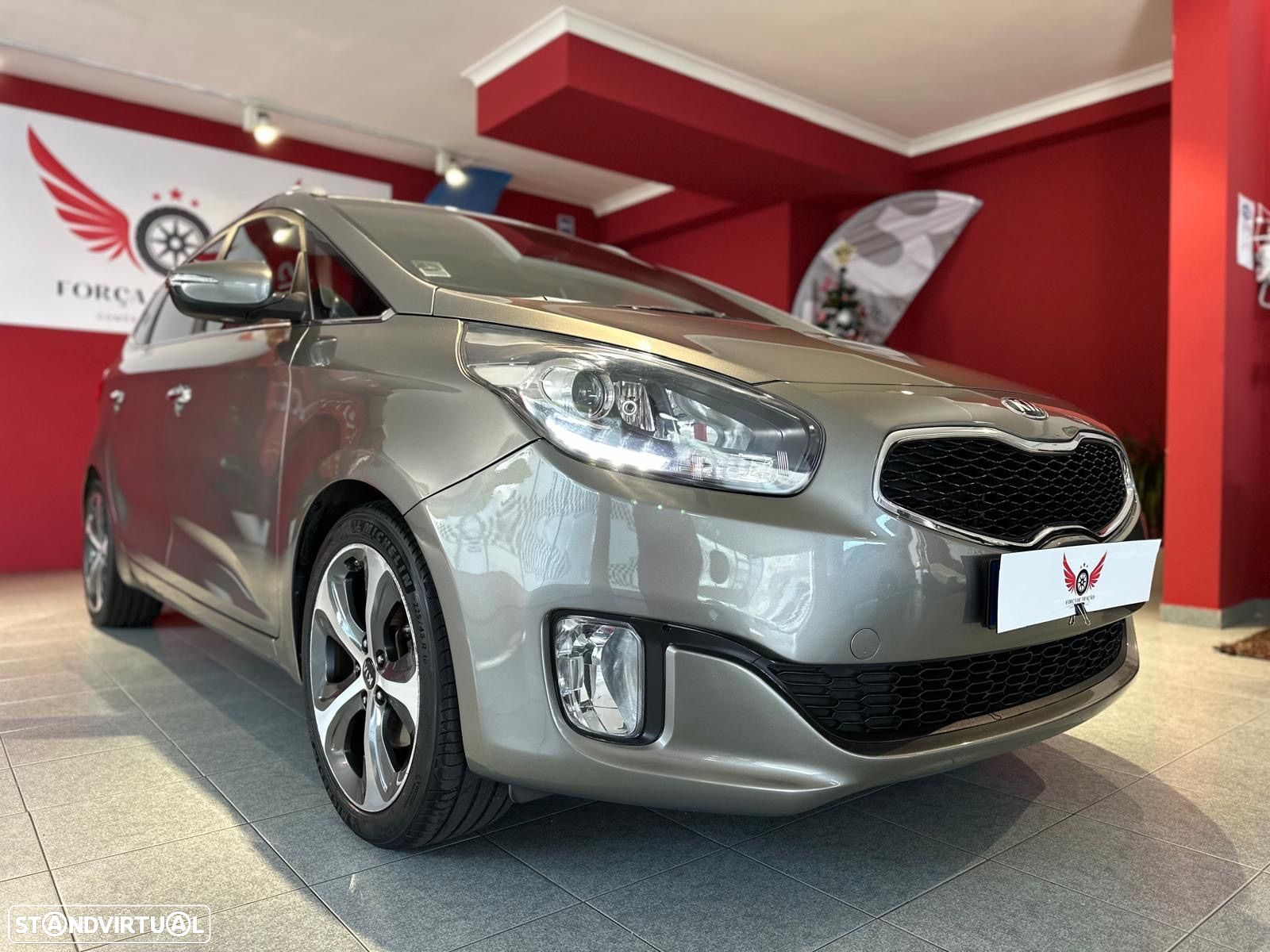 Kia Carens 1.7 CRDi ISG TX - 1