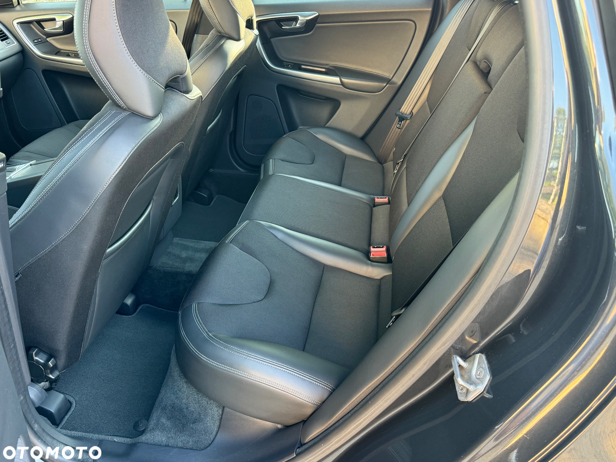 Volvo XC 60 D3 Drive-E R-Design Momentum - 26