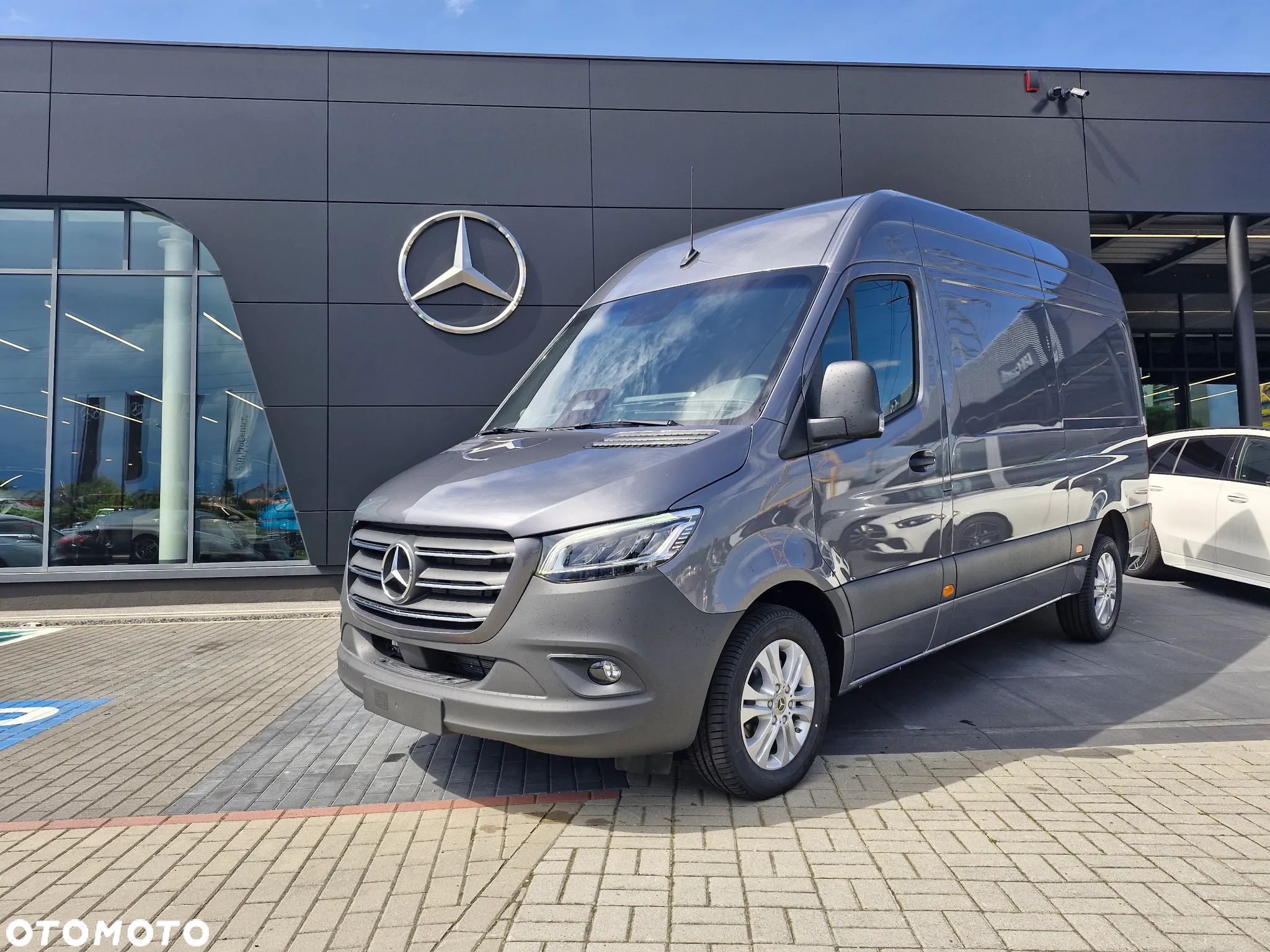 Mercedes-Benz Sprinter - 1