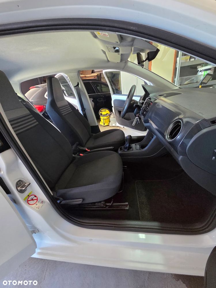 Volkswagen up! move - 14