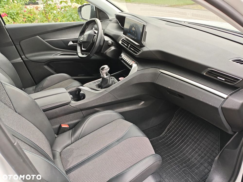 Peugeot 3008 PureTech 130 Stop & Start GPF Allure - 30