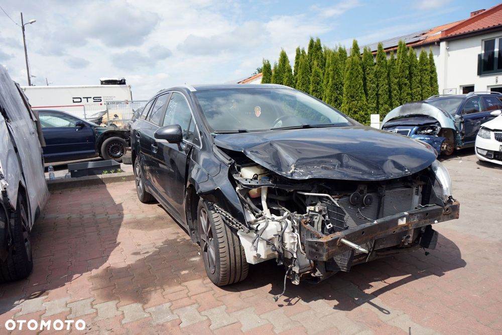 TOYOTA AVENSIS III T27 PH2 LIFT KOMBI 2012 209 2.0 D4D 1AD-FTV 123KM EA65 CZARNY na części - 7