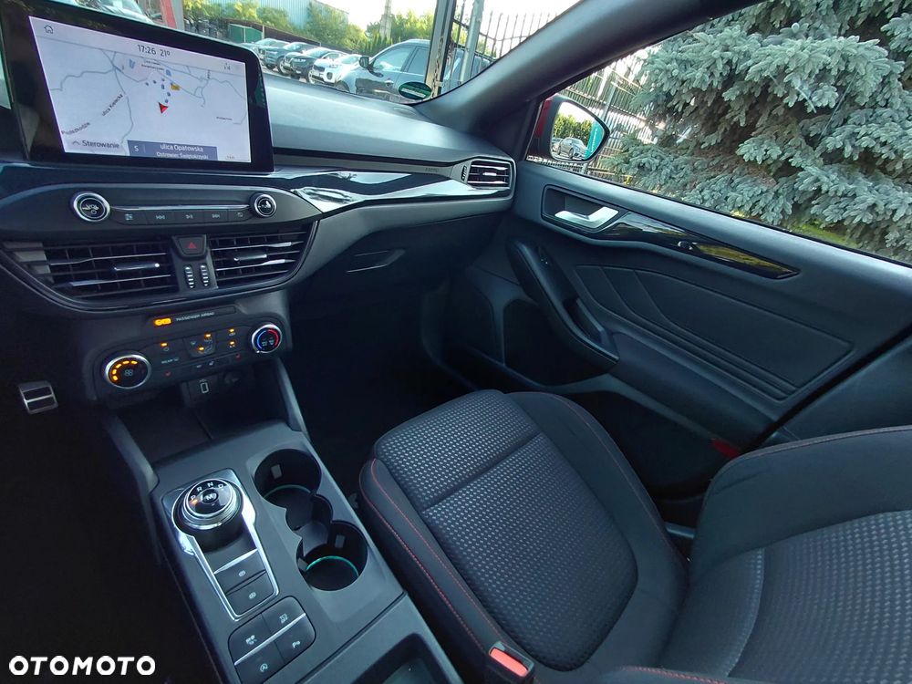 Ford Focus 1.0 EcoBoost Hybrid ST-LINE - 31