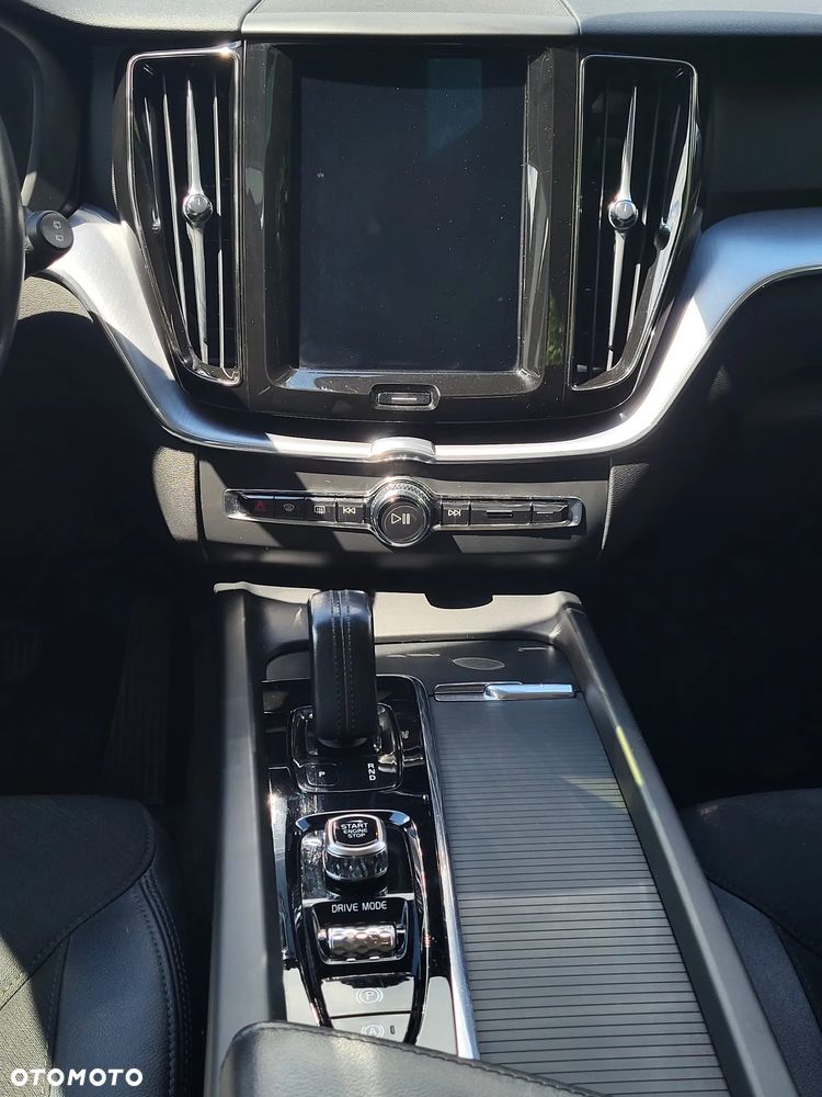 Volvo XC 60 B4 D AWD Momentum - 8