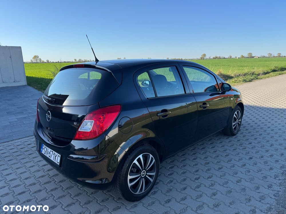 Opel Corsa 1.2 16V Cosmo - 3