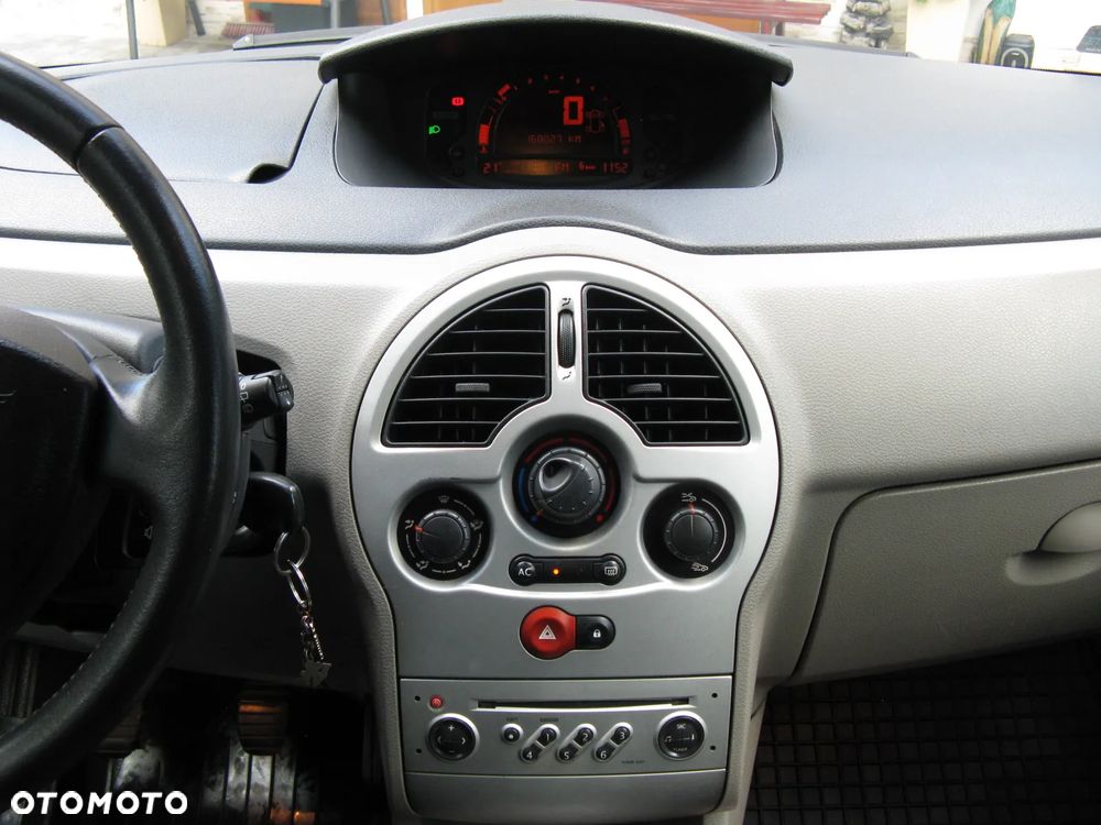 Renault Modus 1.4 Luxe Privilege - 28