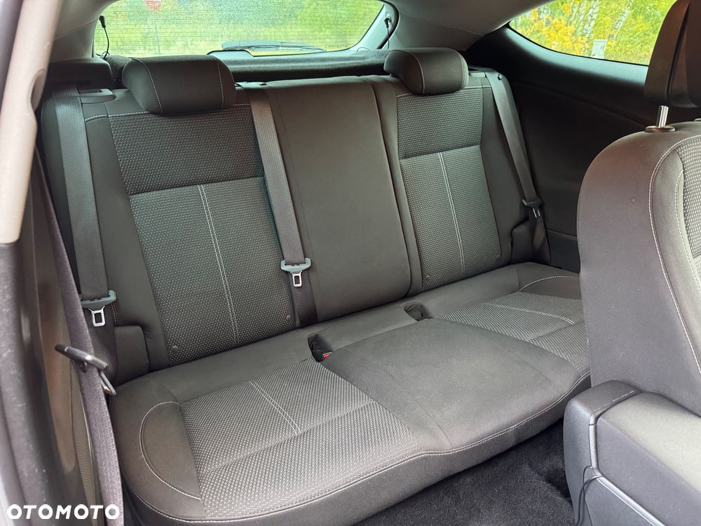 Opel Astra GTC 1.6 Turbo Edition - 17