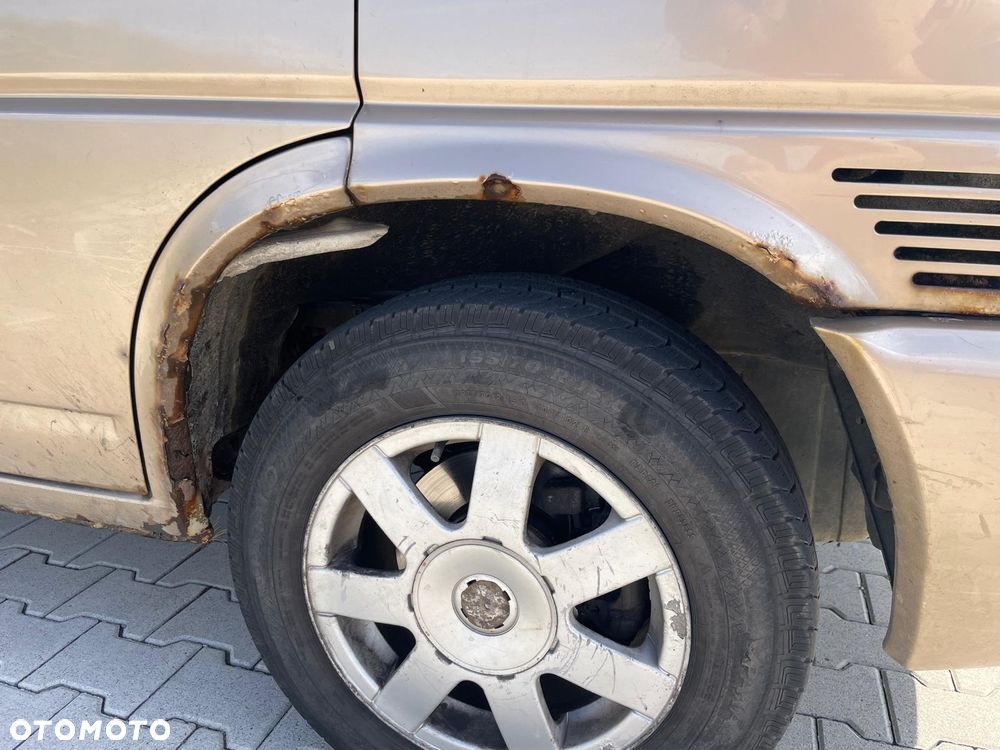 Volkswagen Caravelle - 17