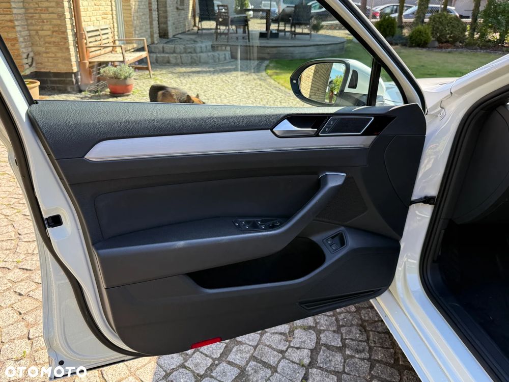 Volkswagen Passat - 20