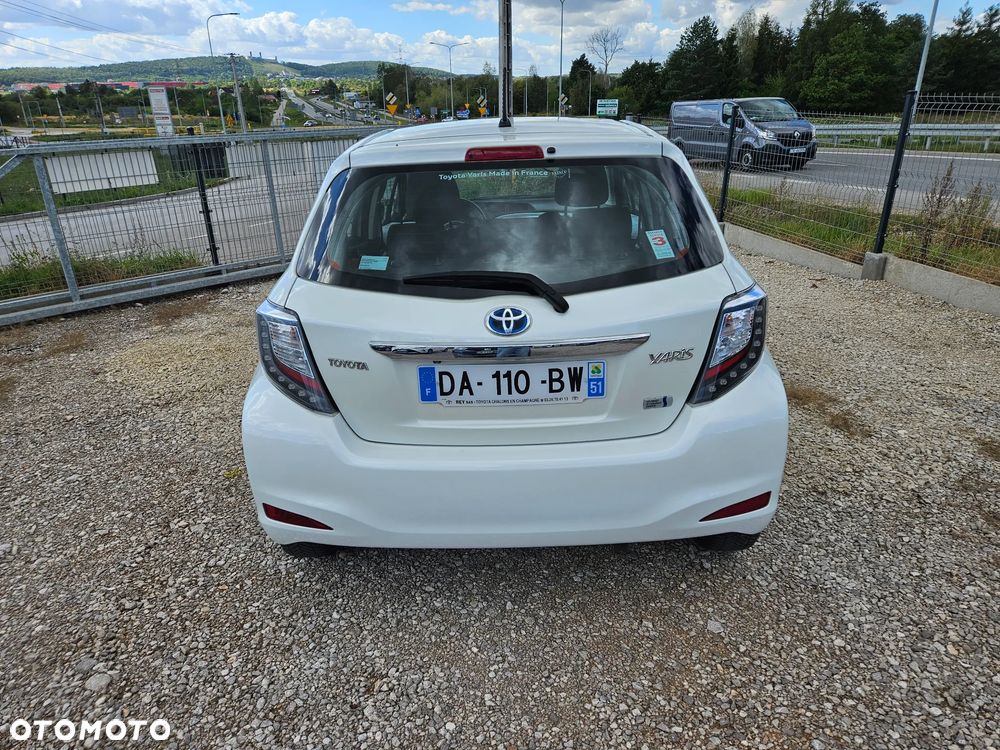 Toyota Yaris Hybrid 100 Sol - 5