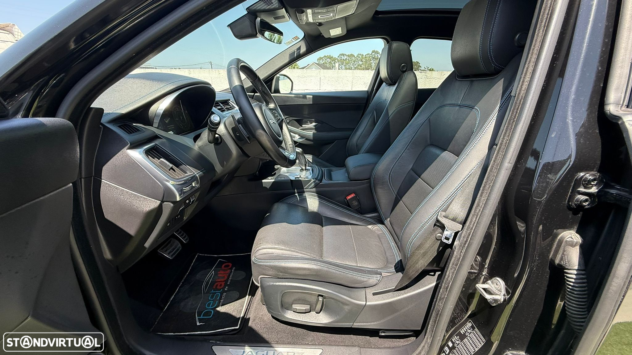 Jaguar E-Pace 2.0 i4D R-Dynamic AWD Aut. - 19