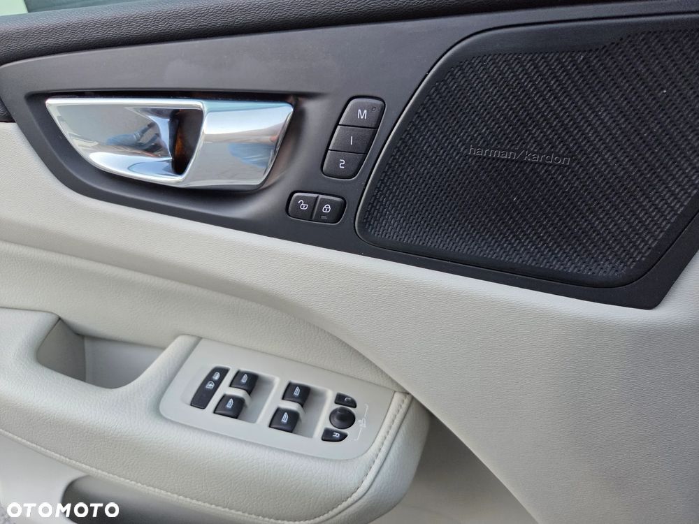 Volvo XC 60 B4 D AWD Inscription - 19