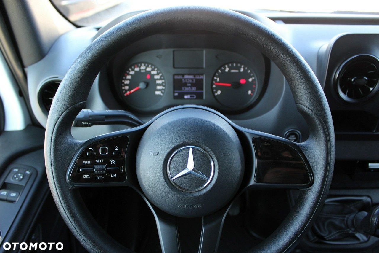 Mercedes-Benz Sprinter - 16
