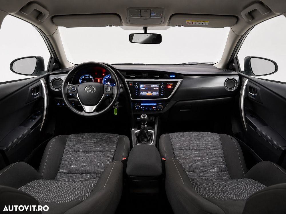 Toyota Auris 1.4 D-4D Luna - 12