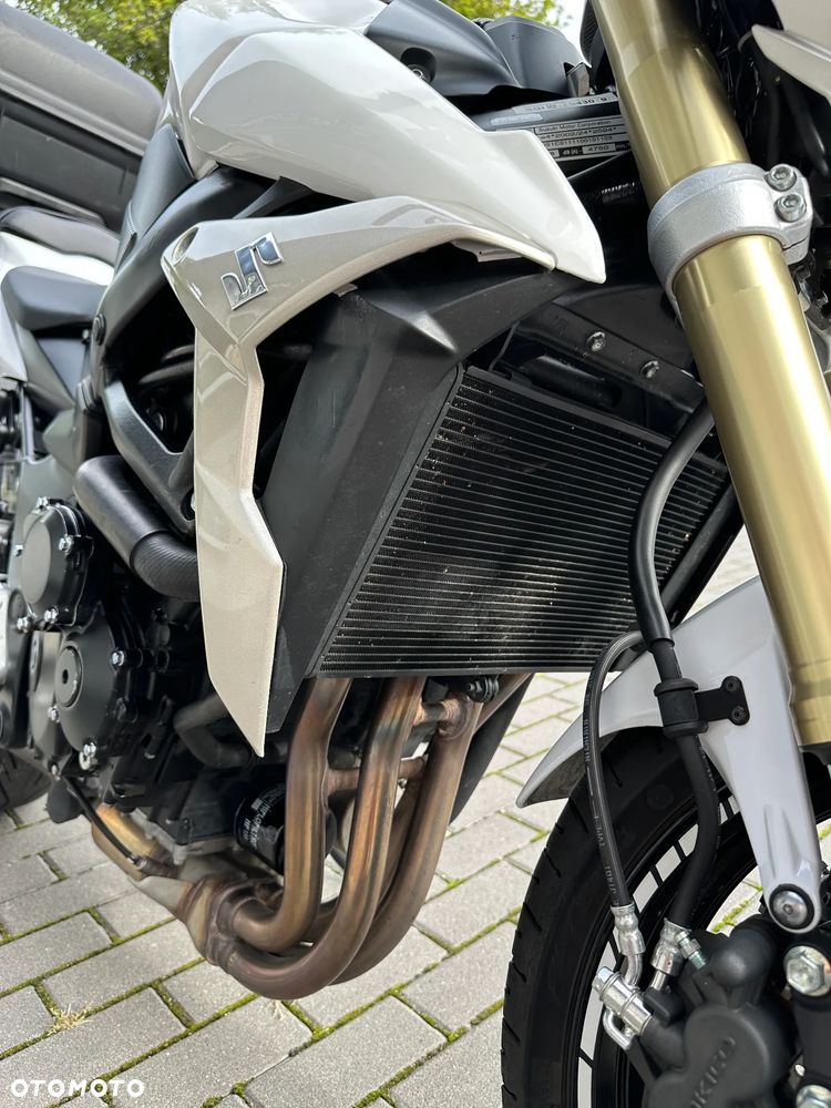 Suzuki GSR - 10