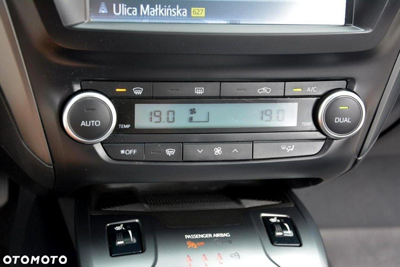 Toyota Avensis 1.8 Sol MS - 30