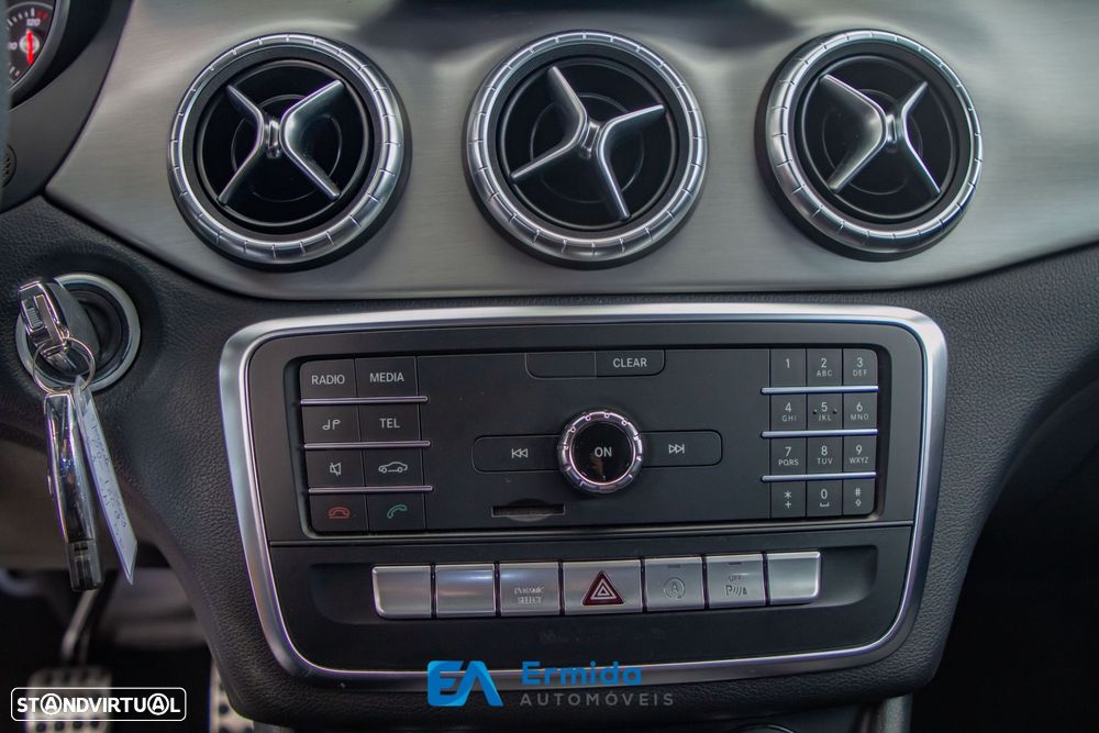 Mercedes-Benz CLA 180 - 40