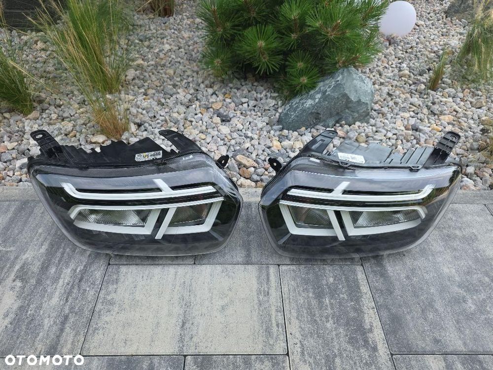 DACIA DUSTER 2 II LIFT Lampy przód Full Led 260602465R 260106194R Białe - 2