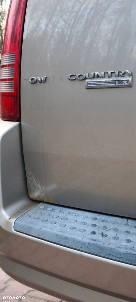 Chrysler Town & Country - 11