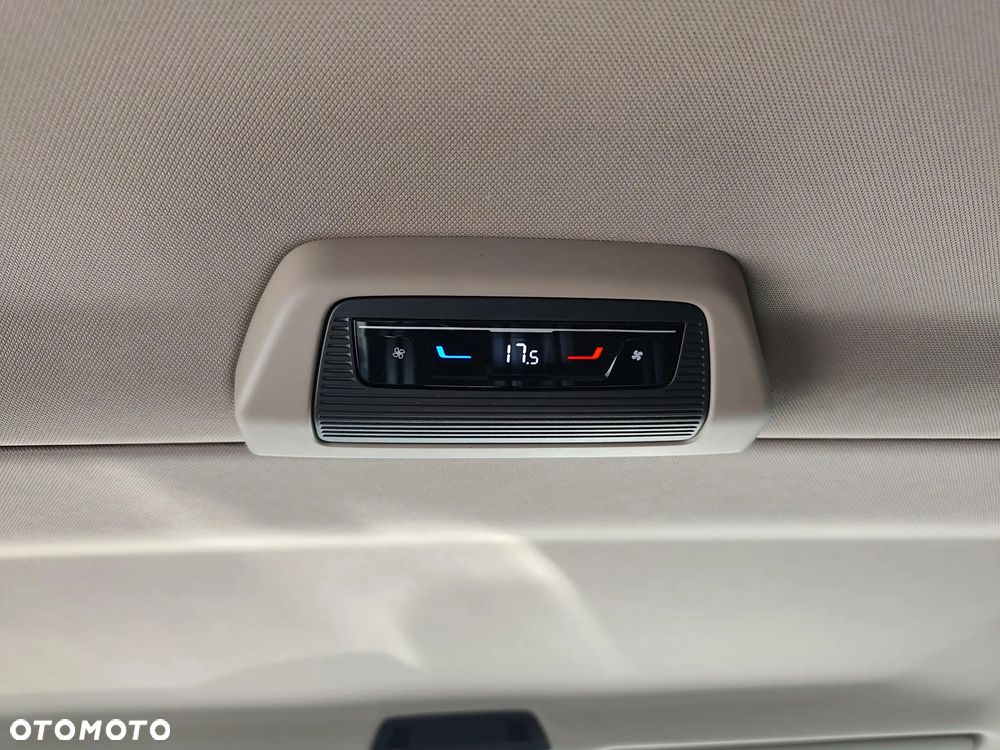 Volkswagen Multivan - 30