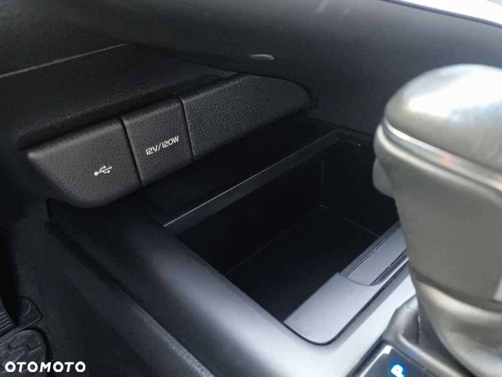 Toyota Camry 2.5 Hybrid Comfort CVT - 25