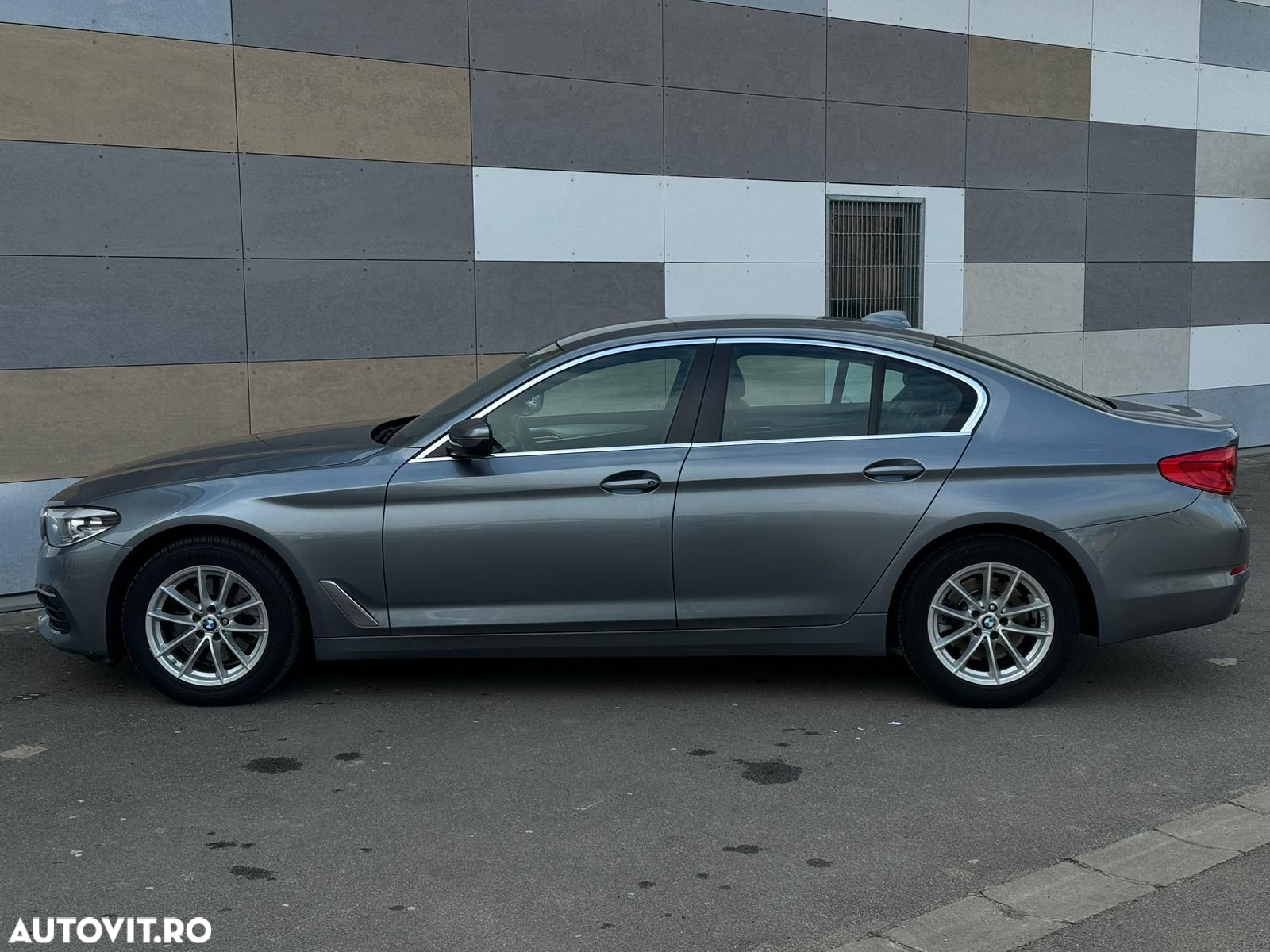 BMW Seria 5 520d Sport Line - 31