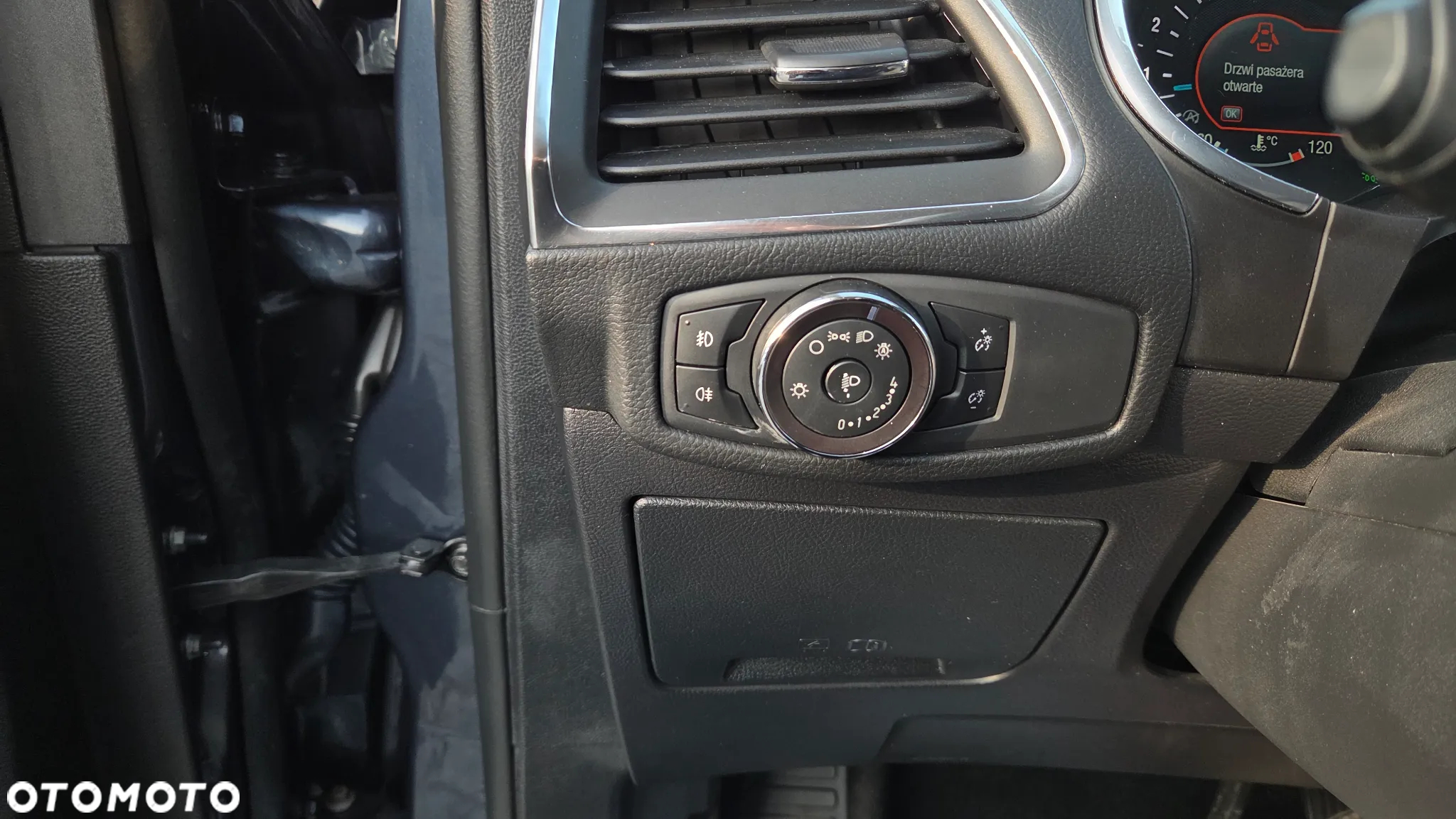 Ford S-Max 2.0 TDCi Titanium PowerShift - 38