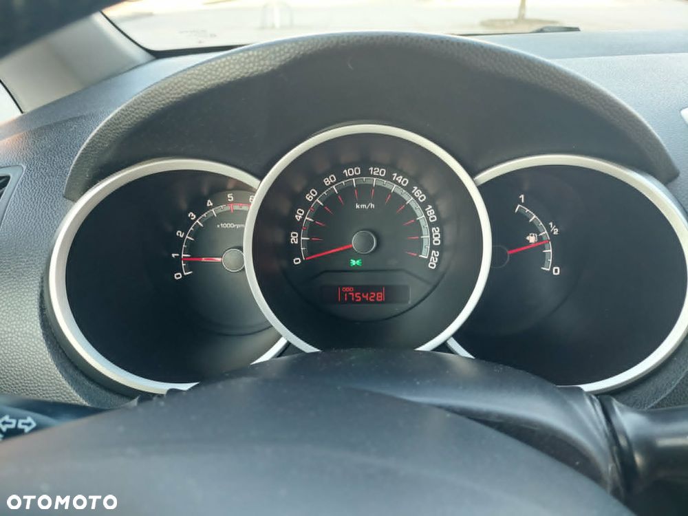 Kia Venga 1.4 CRDi L - 10