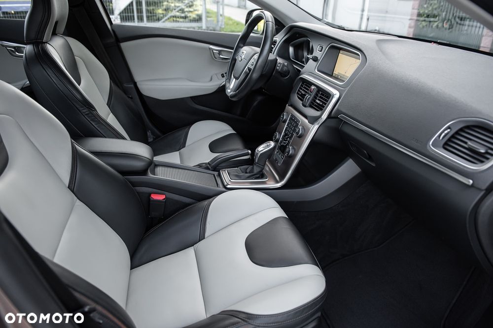 Volvo V40 D3 Geartronic - 31