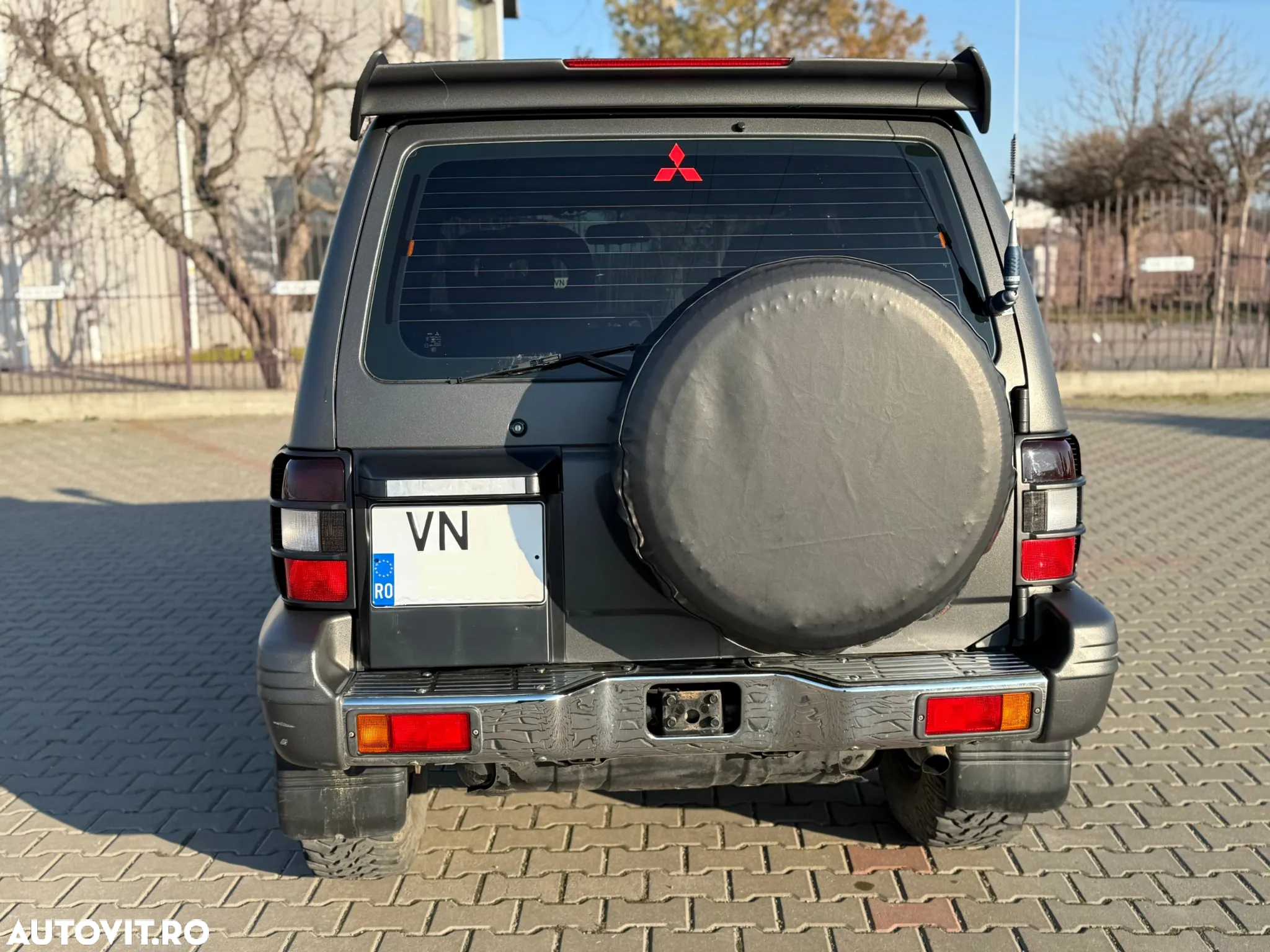 Mitsubishi Pajero - 20
