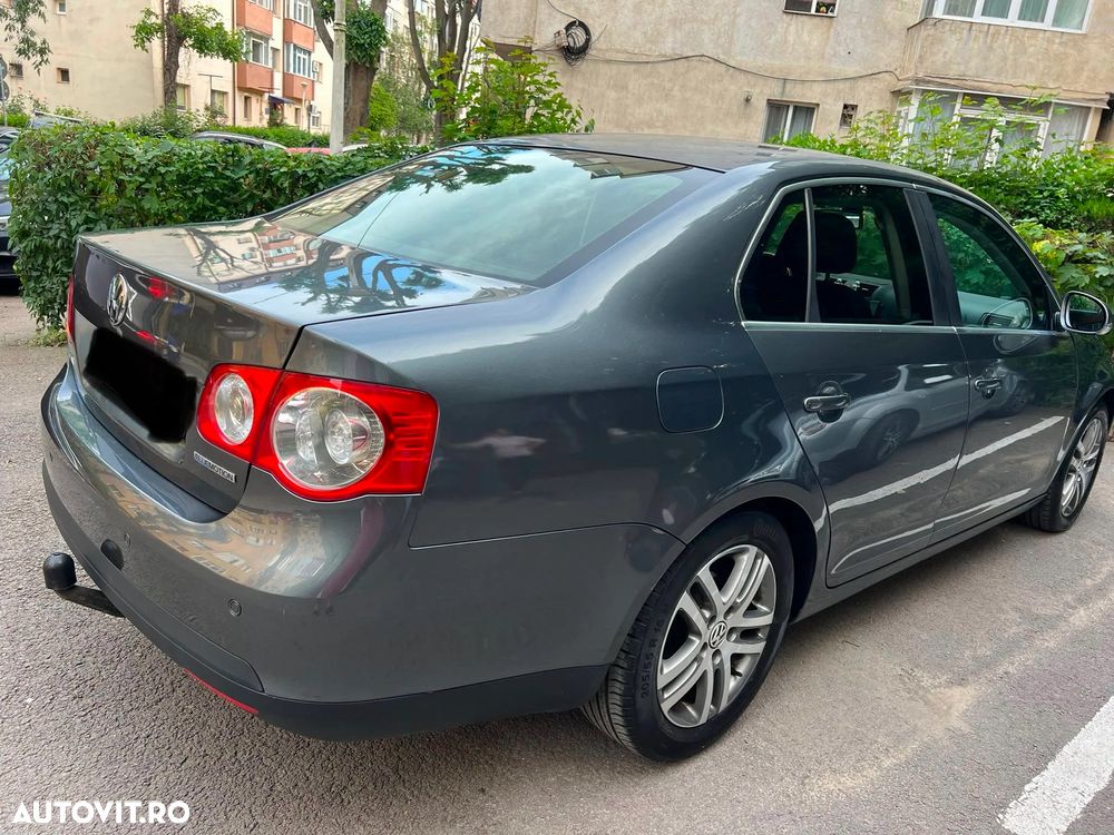 Volkswagen Jetta 1.9 TDI DPF United BlueMotion - 4