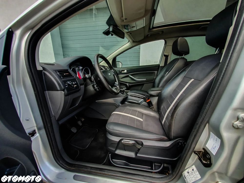 Ford Kuga - 28