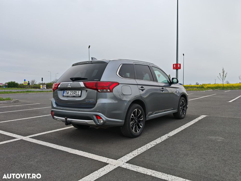 Mitsubishi Outlander 2.0 4WD - 6