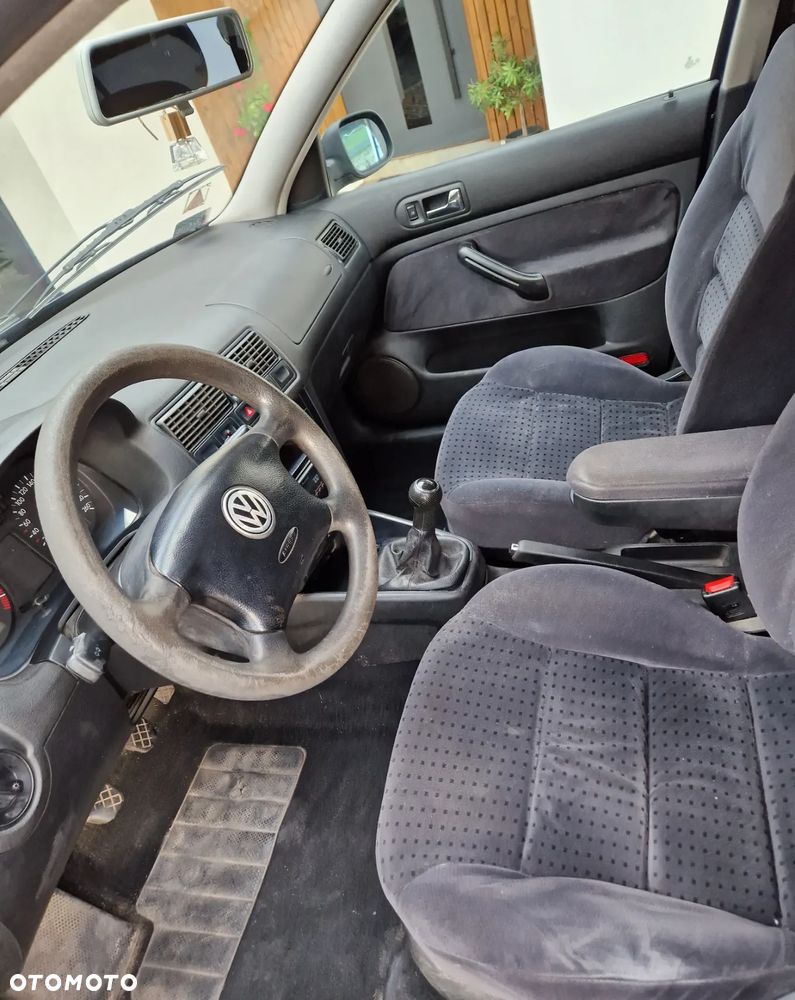 Volkswagen Golf 1.6 - 8