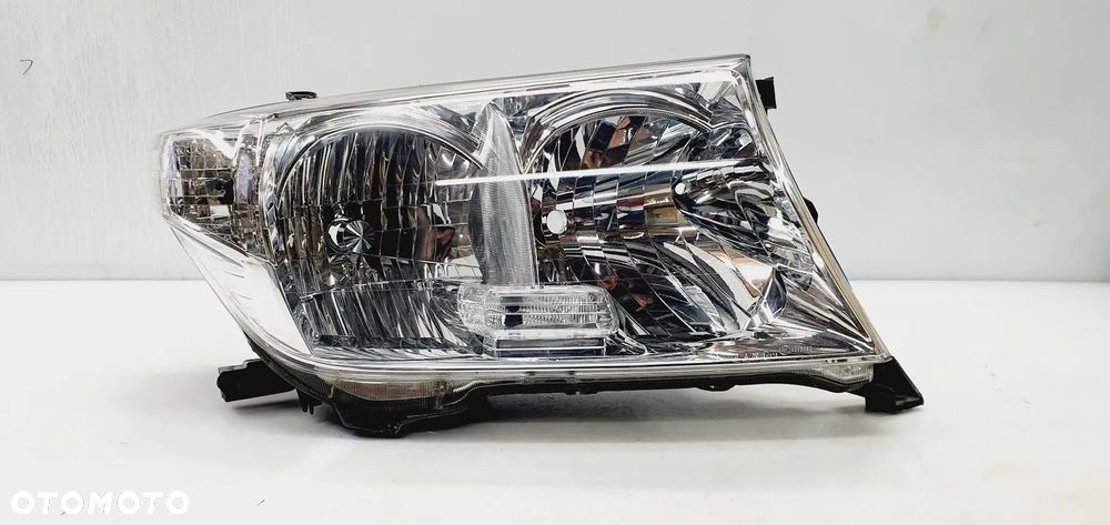 TOYOTA LAND CRUISER 200 08-11 Lampa Prawa Przód EU - 2