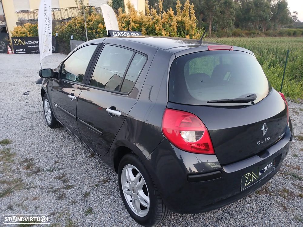 Renault Clio 1.2 16V Confort - 10
