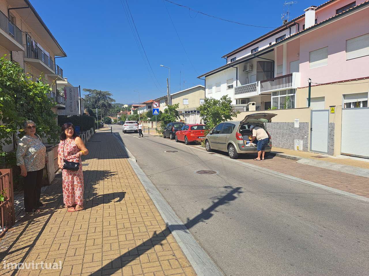 GARAGEM 1 CARRO CENTRO CIDADE DE CHAVES 7400,00 EUROS - Grande imagem: 2/7