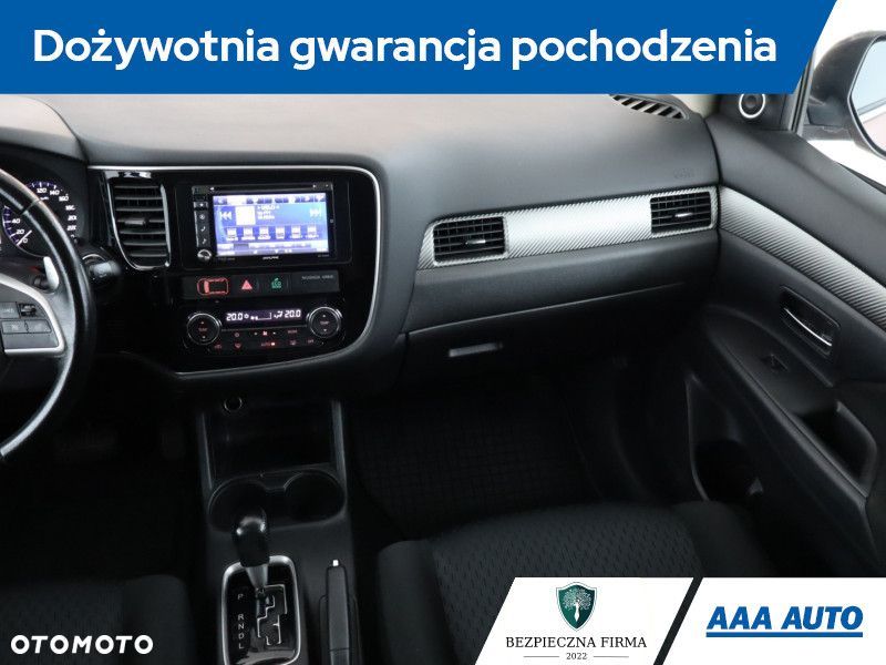 Mitsubishi Outlander - 10