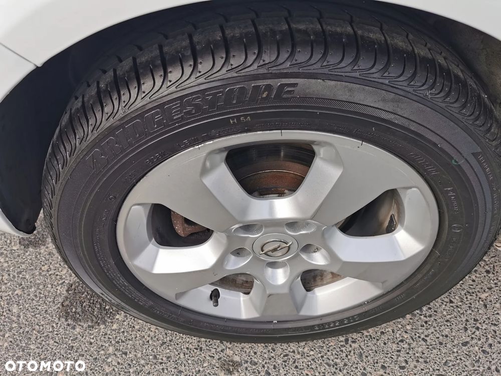 Opel Astra 1.6 Innovation - 28