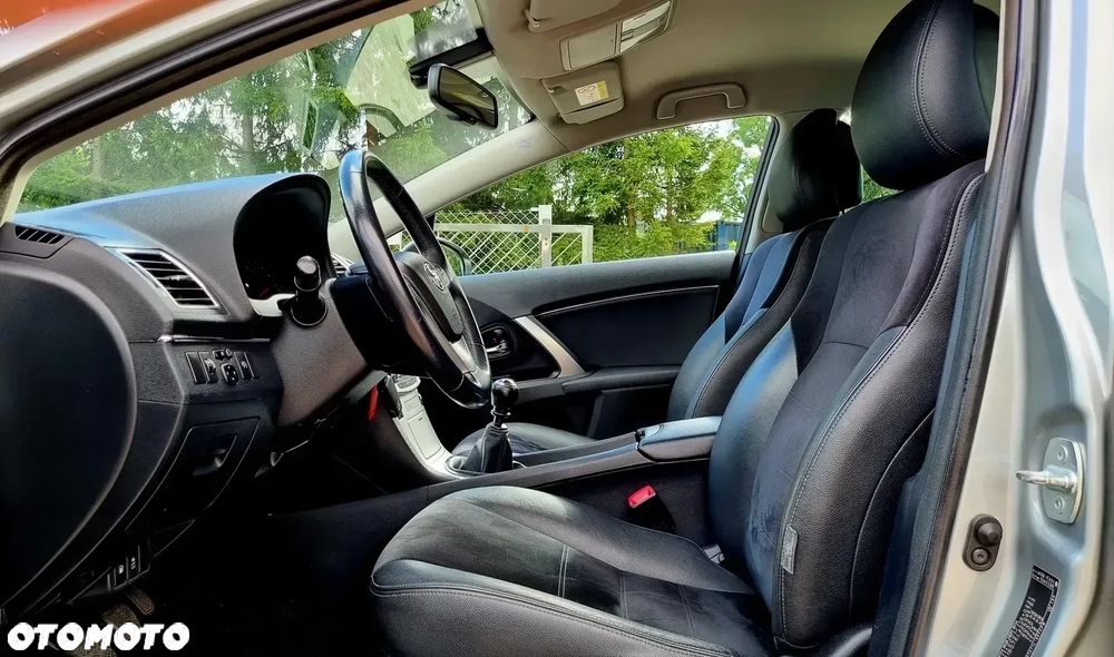 Toyota Avensis 1.8 Premium - 10