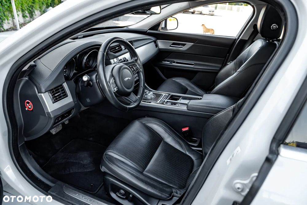 Jaguar XF 20d Prestige - 21
