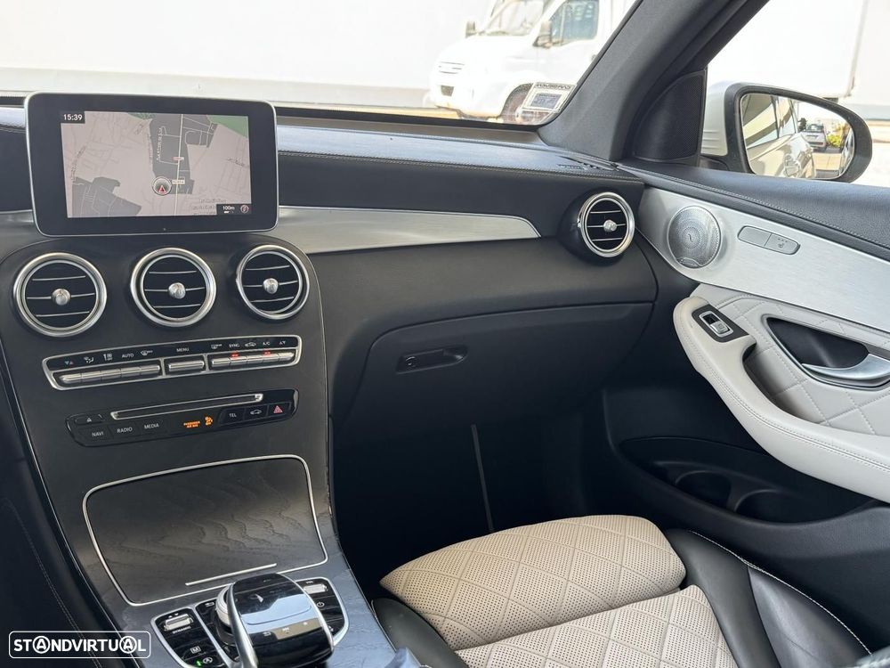 Mercedes-Benz GLC 220 d 4Matic 9G-TRONIC AMG Line - 27