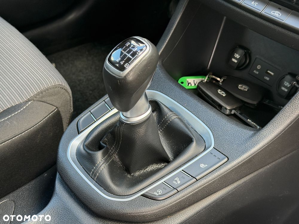 Hyundai i30 blue Kombi 1.4 Trend - 31
