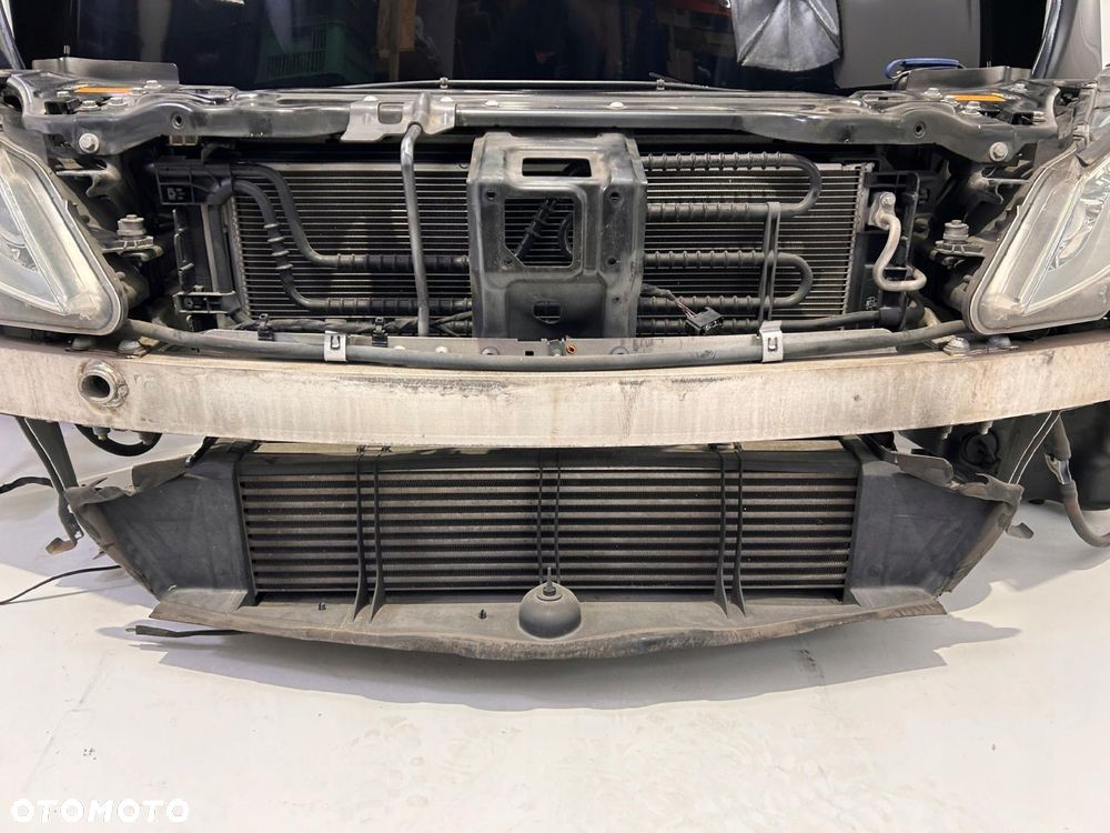 MERCEDES W207 AMG PRZÓD ZDERZAK MASKA BŁOTNIKI PAS 197 - 11