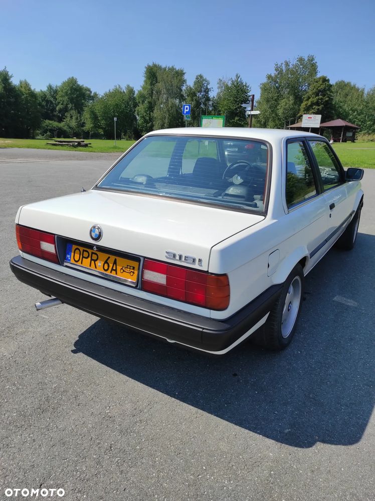 BMW Seria 3 318i - 3