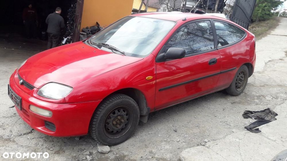Mazda 323 C ba szyba tylna karoseryjna prawa Lewa - 1