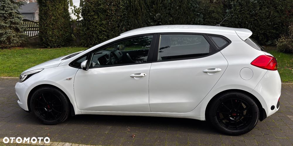 Kia Ceed 1.4 CVVT Dream Team Edition - 11