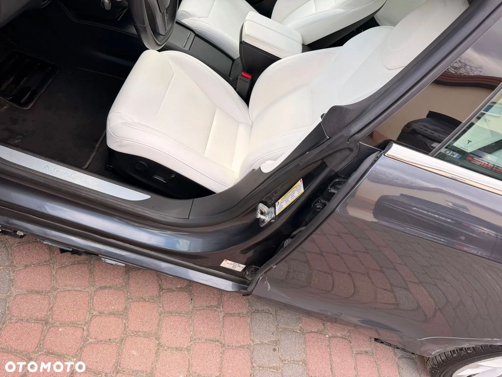 Tesla Model S - 12