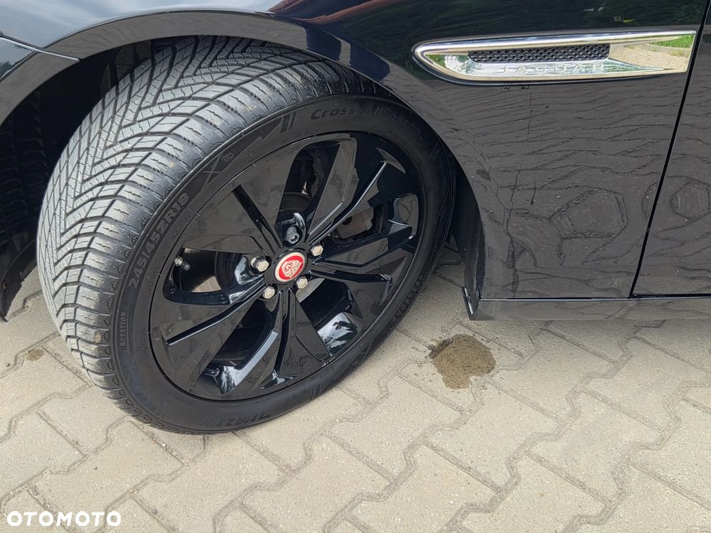Jaguar XE 2.0 T Prestige - 29